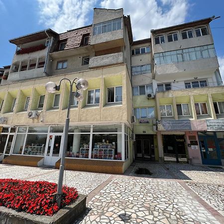 Apartament Centru Ramnicu Valcea Bagian luar foto